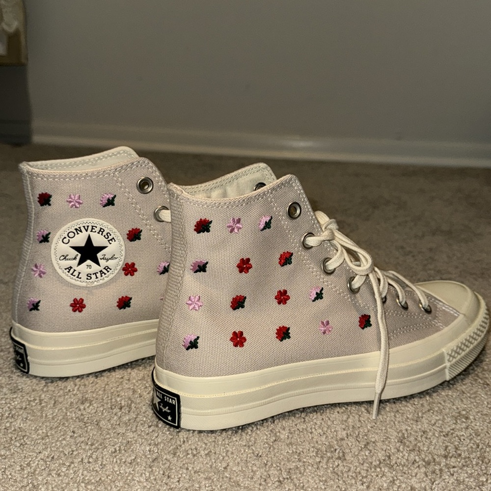 Embroidered Floral Converse - Women’s 7.5